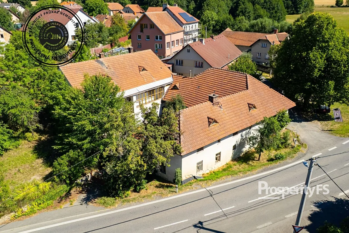 Prodej rodinného domu 294 m², pozemek 896 m²